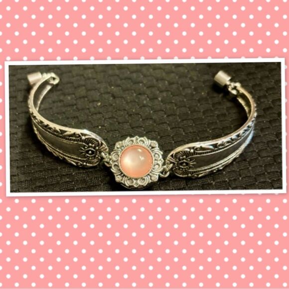 Carved Vintage Snap Button Bangle Bracelet - Picture 3 of 4